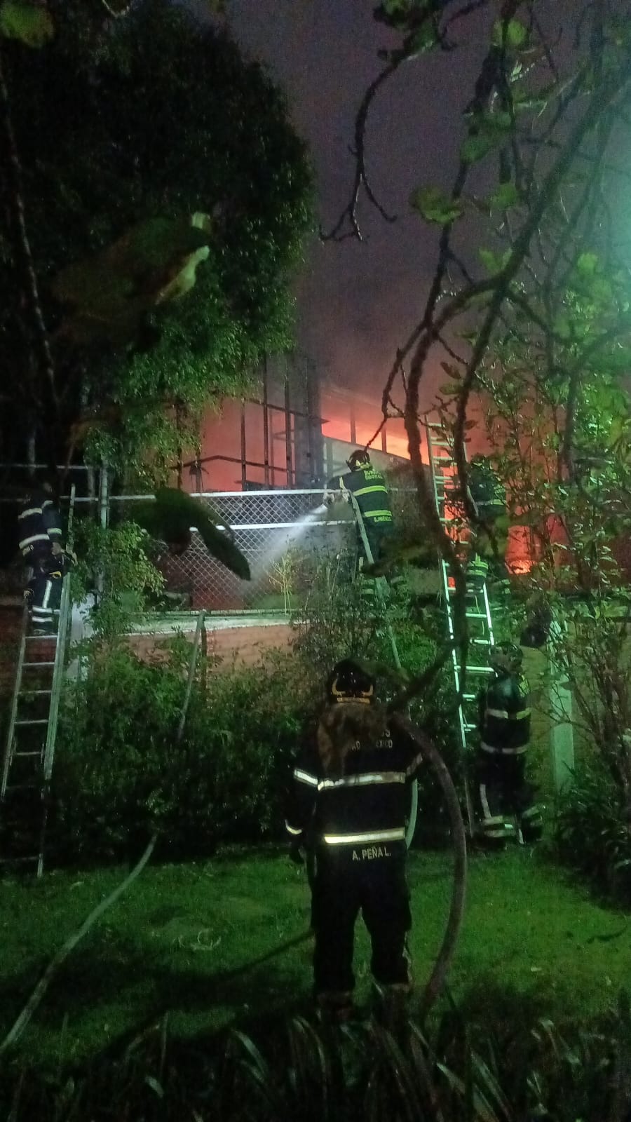 Atiende La Magdalena Contreras incendio en San Jerónimo Lídice; Protección Civil evalúa daños en vivienda